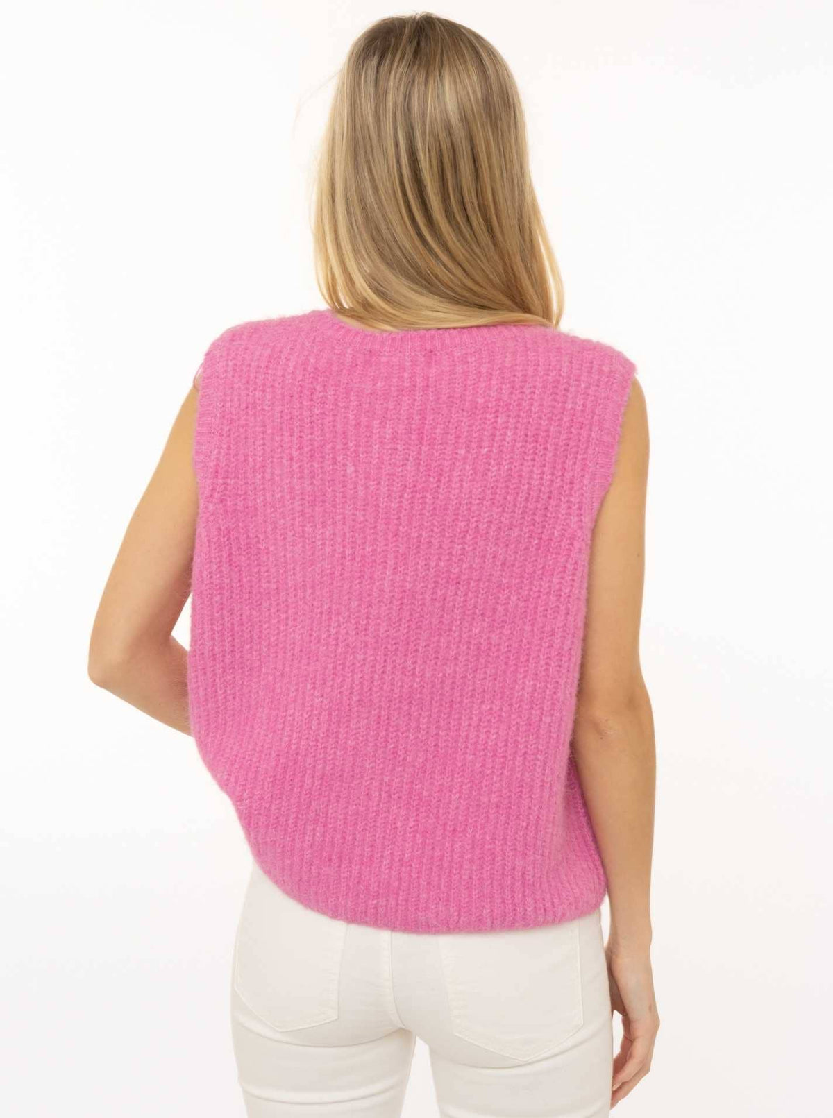 Strickweste mit Knöpfen und Patch